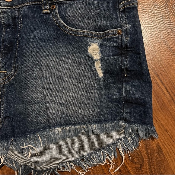 H&M Cutoff Shorts - Picture 4 of 4